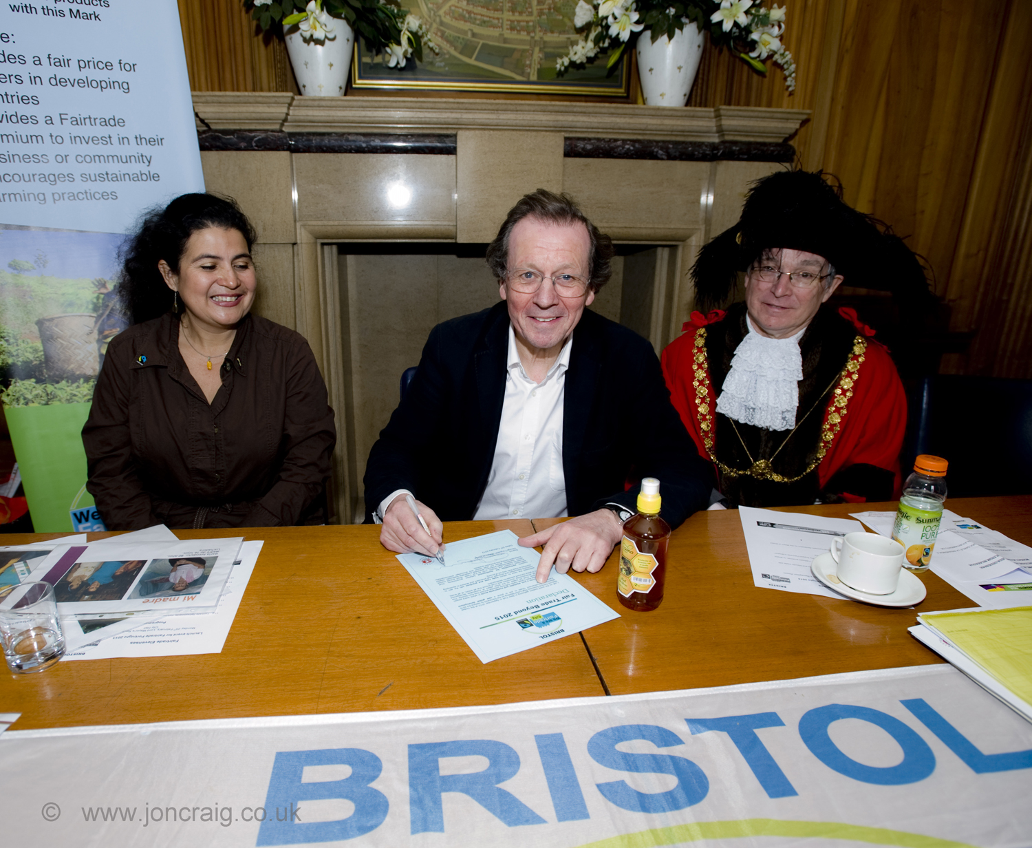 Bristol Mayor Ferguson signs declaration to put Fairtrade at heart of the city