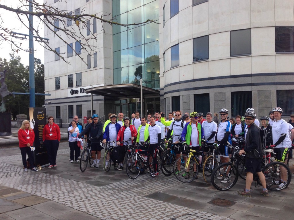 Gleeds’ inter-city bike race pulls in cash for hospices