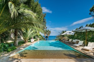Womble Bond Dickinson team unpacks £7m investment into luxury villa holiday firm